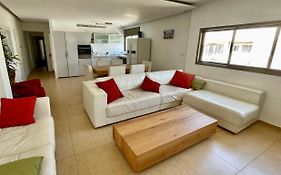 Beautiful 2-Bedroom Condo In The Heart Of Tel Aviv