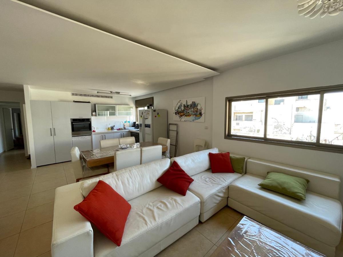 Beautiful 2-Bedroom Condo In The Heart Of Tel Aviv Exterior photo