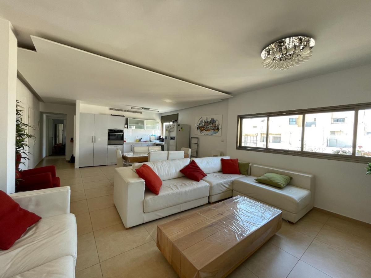 Beautiful 2-Bedroom Condo In The Heart Of Tel Aviv Exterior photo