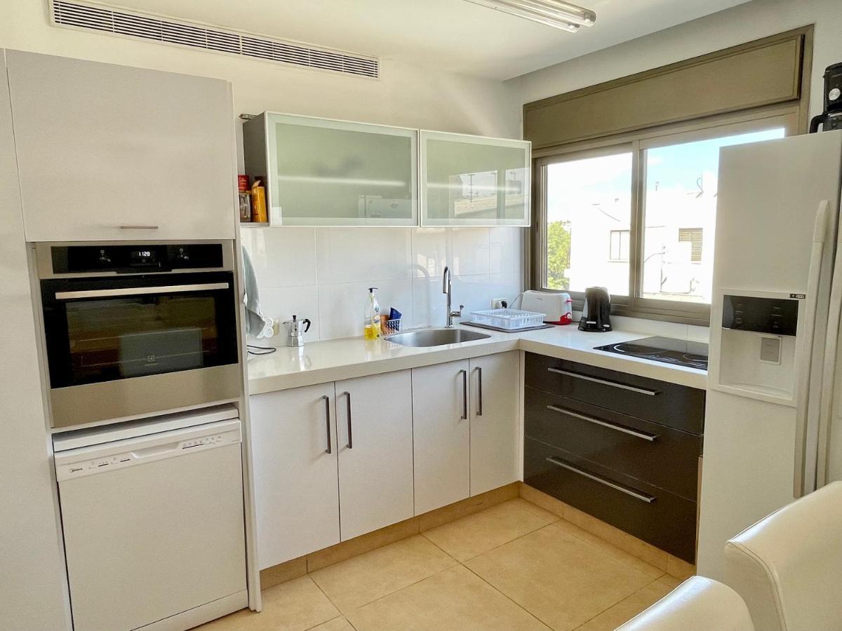 Beautiful 2-Bedroom Condo In The Heart Of Tel Aviv Exterior photo