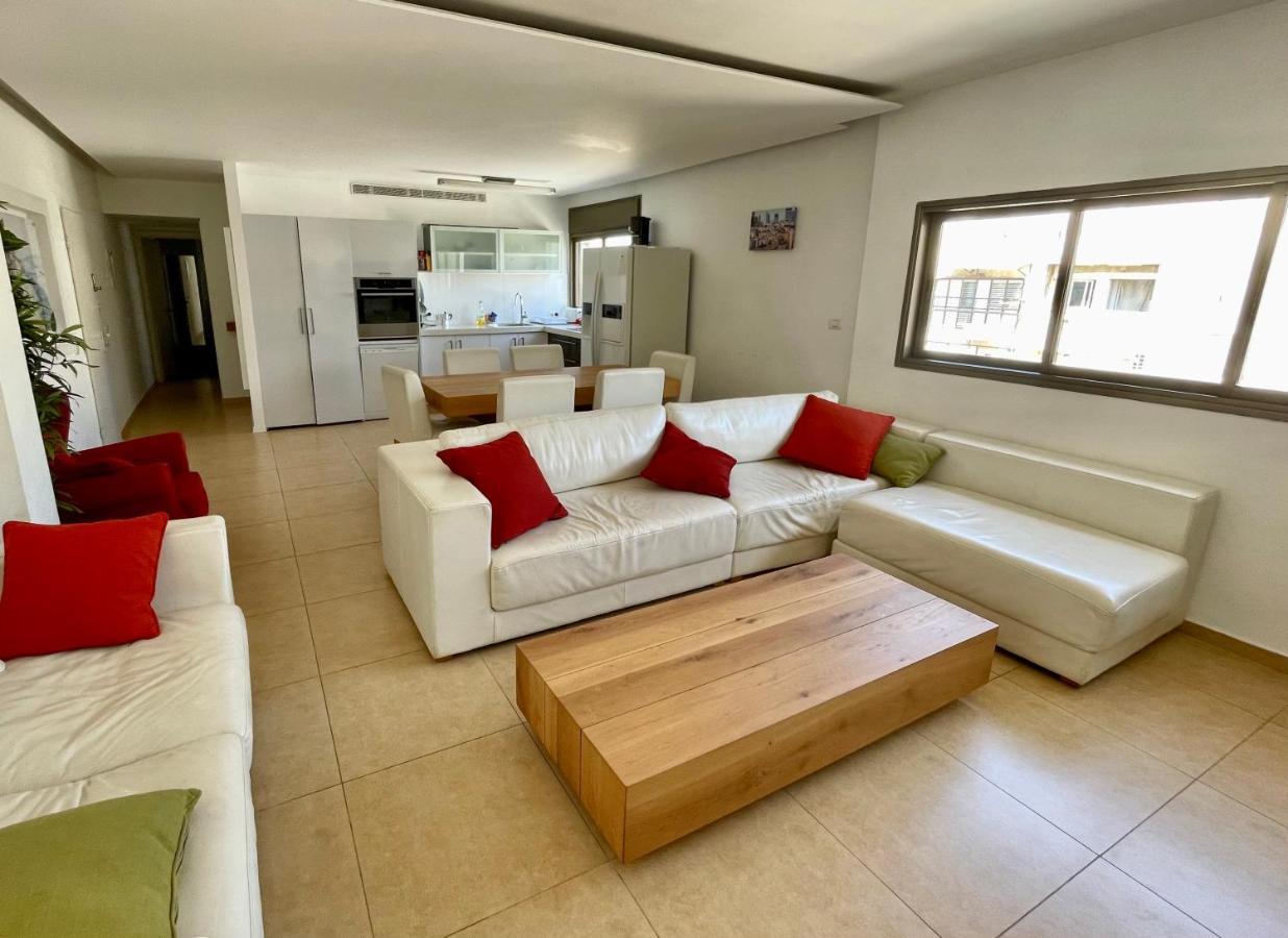 Beautiful 2-Bedroom Condo In The Heart Of Tel Aviv Exterior photo