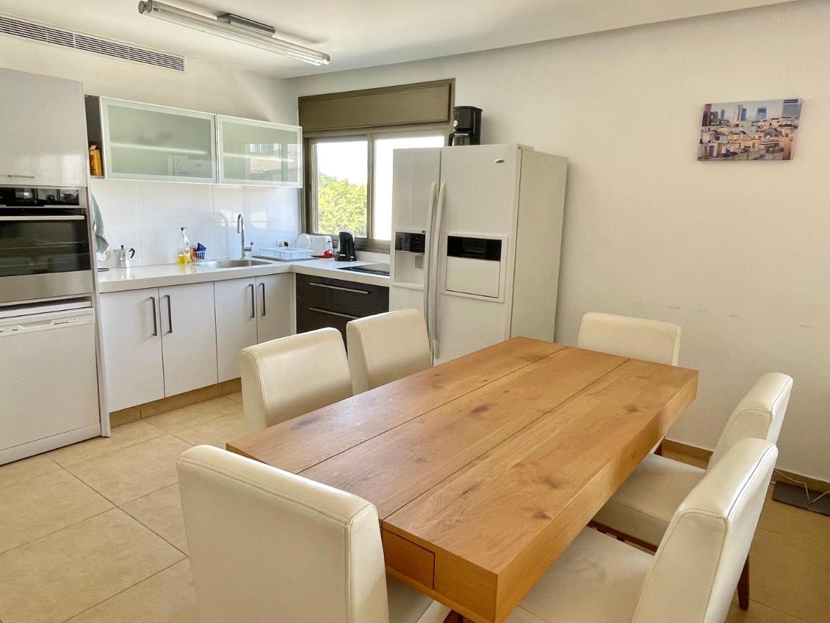 Beautiful 2-Bedroom Condo In The Heart Of Tel Aviv Exterior photo