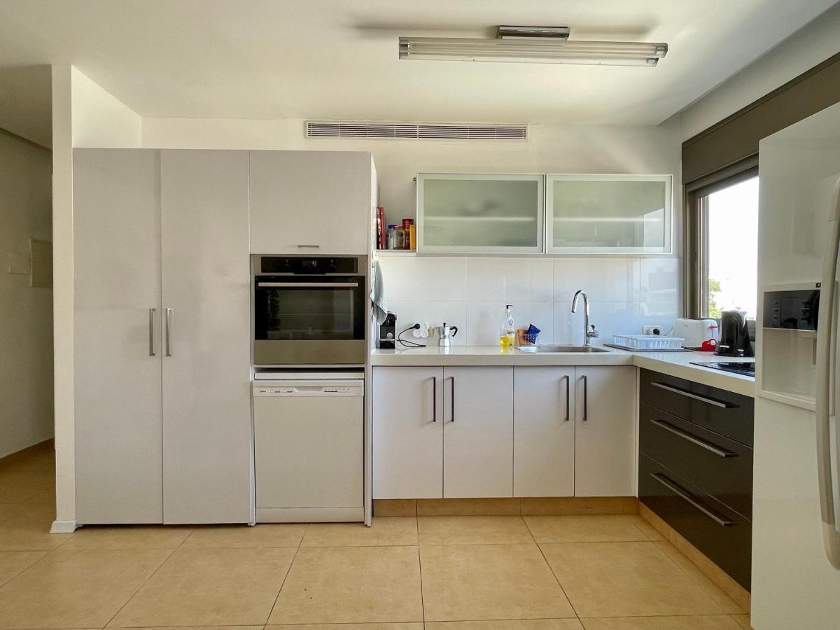 Beautiful 2-Bedroom Condo In The Heart Of Tel Aviv Exterior photo