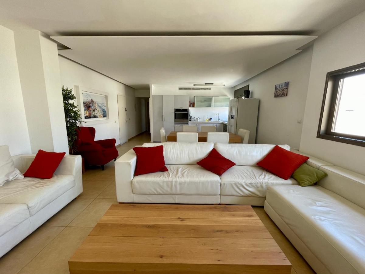 Beautiful 2-Bedroom Condo In The Heart Of Tel Aviv Exterior photo