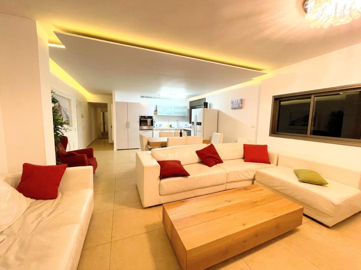 Beautiful 2-Bedroom Condo In The Heart Of Tel Aviv Exterior photo